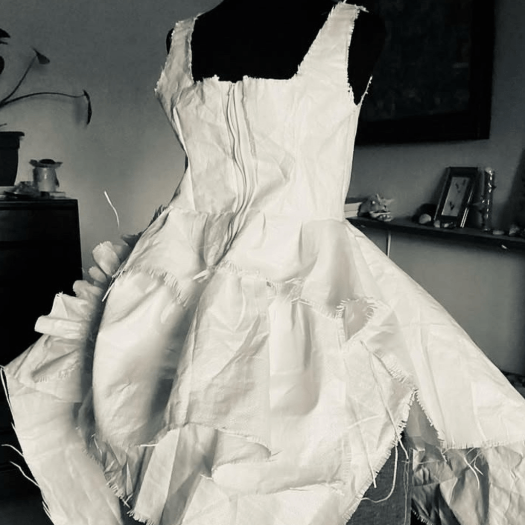 recyclage upcycling robe rafia poubelle mariée punk